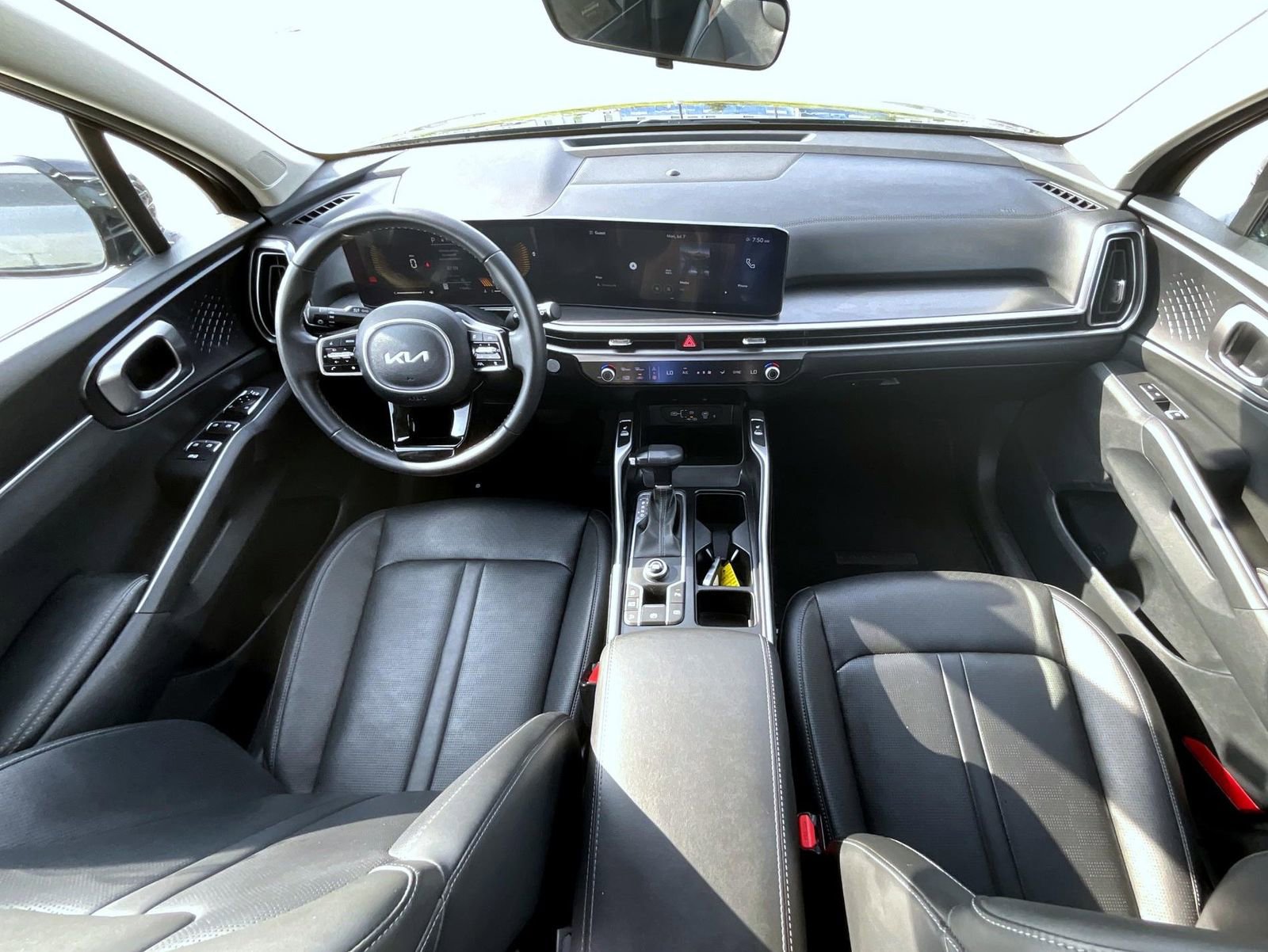 Used 2024 Kia Sorento S image 14