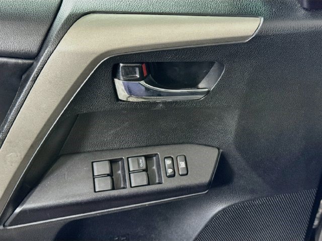 Used 2018 Toyota RAV4 XLE FWD image 22