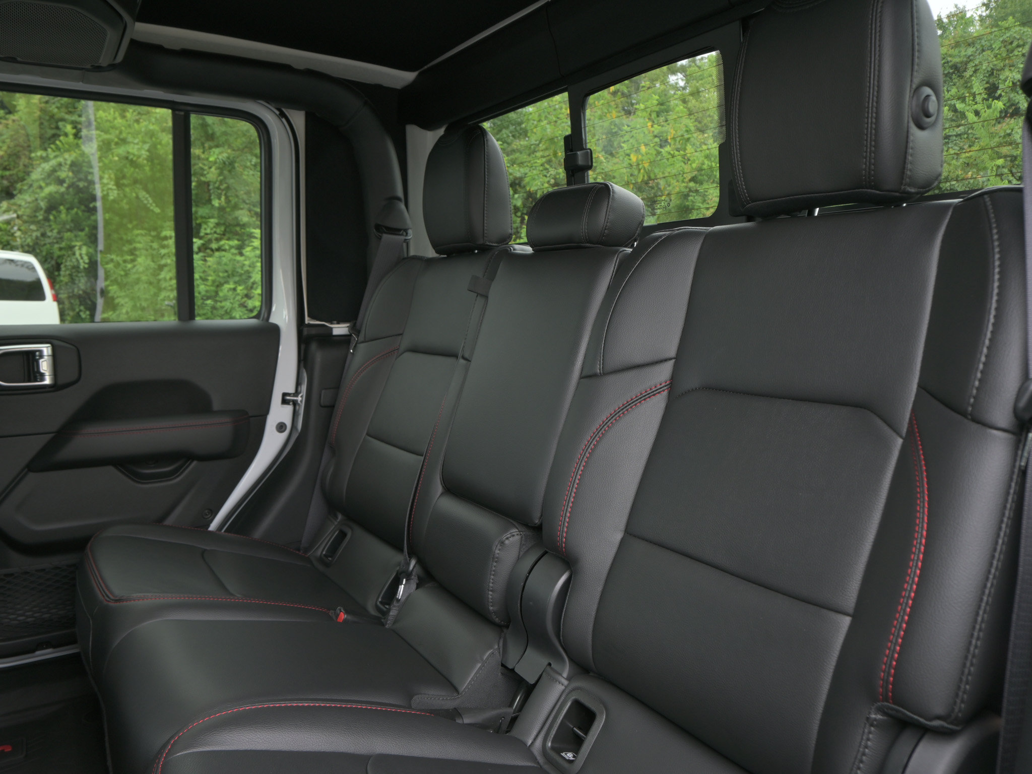 Used 2023 Jeep Gladiator Rubicon w/ Cold Weather Group AWD/4WD image 9