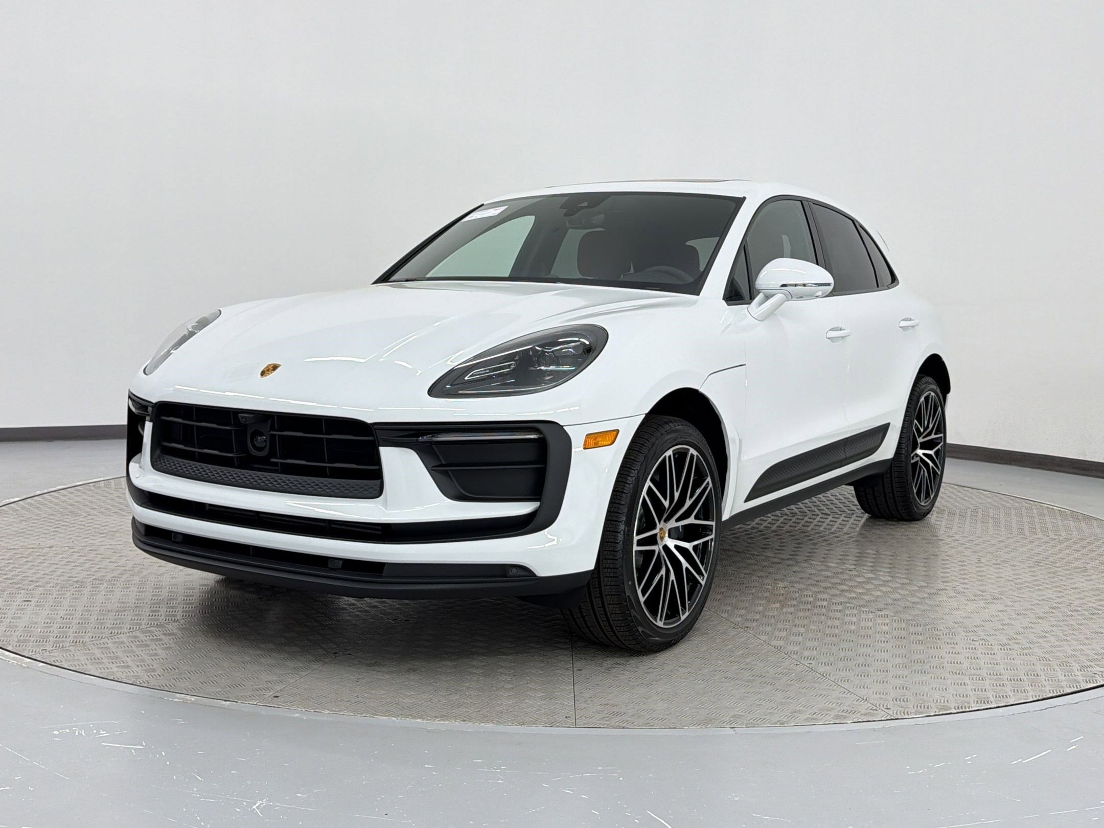 New 2026 Porsche Macan AWD/4WD image 1