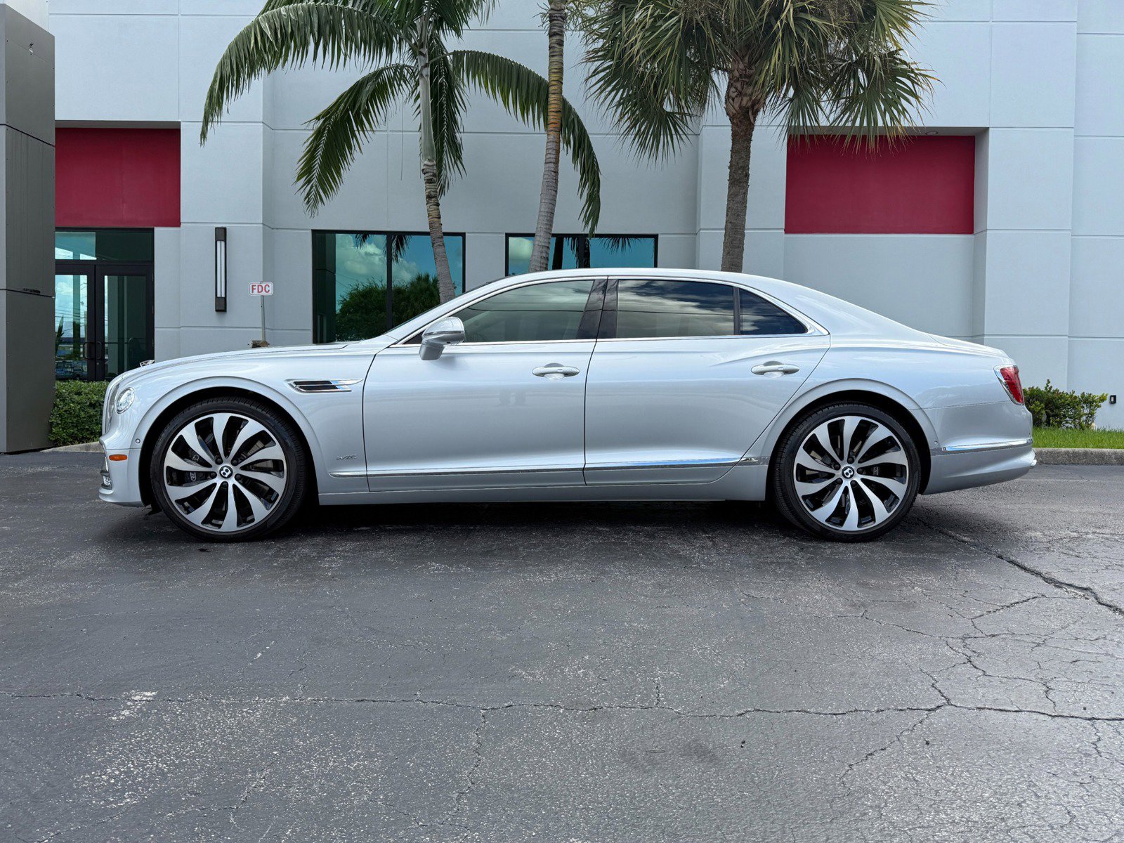 Used 2022 Bentley Flying Spur W12 image 6