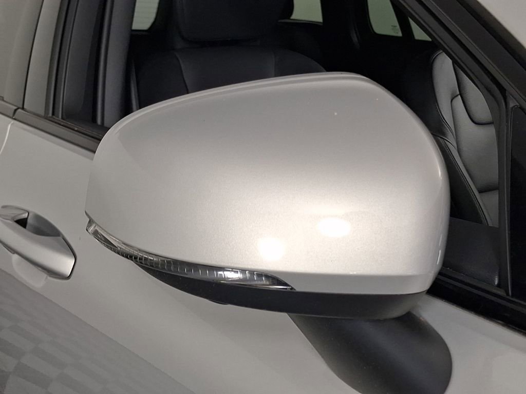 Certified 2025 Volvo V60 B5 Cross Country Plus AWD/4WD image 7