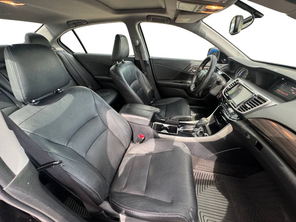 Used 2017 Honda Accord EX-L image 16