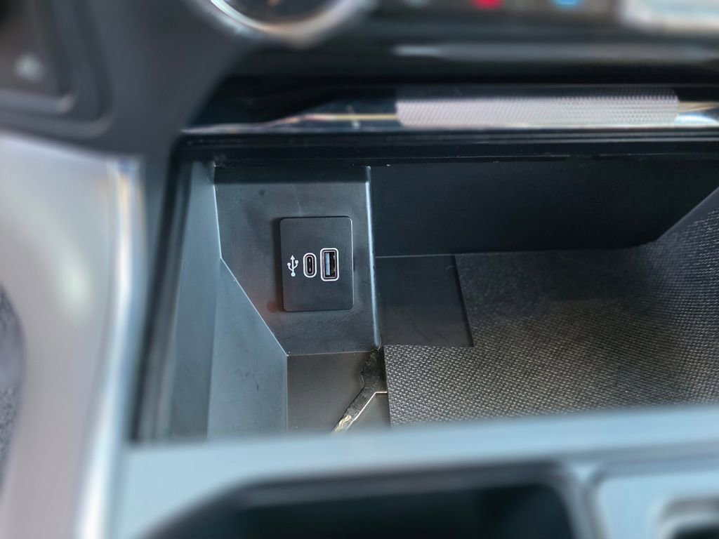 Used 2025 Ford F150 Lariat w/ Equipment Group 501A Mid image 29