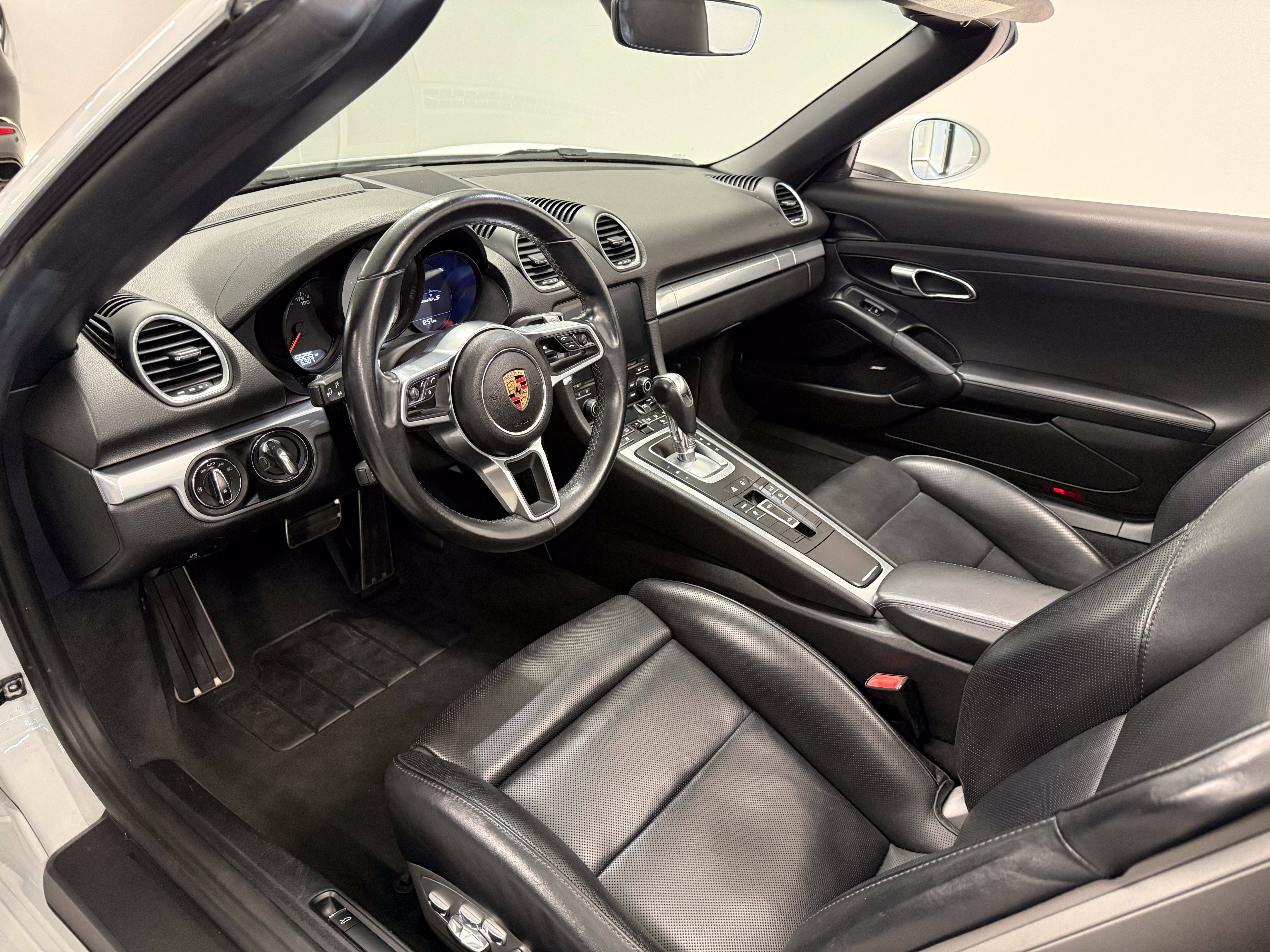 Used 2017 Porsche 718 Boxster S RWD image 10
