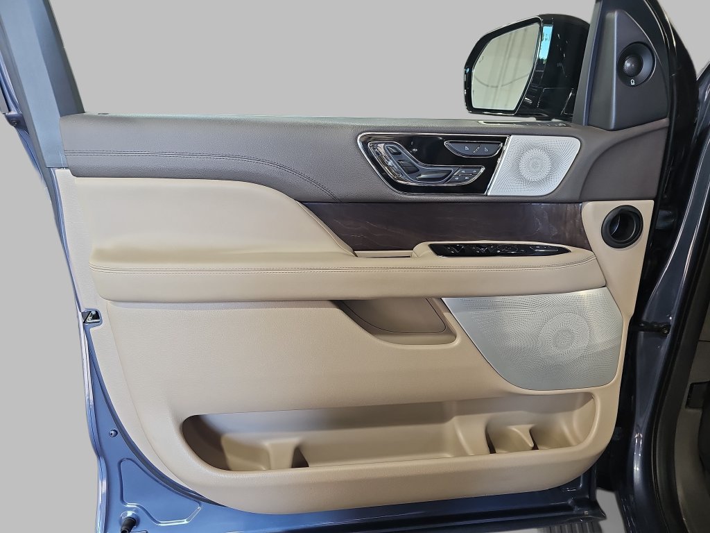 Used 2023 Lincoln Navigator L Reserve AWD/4WD image 34