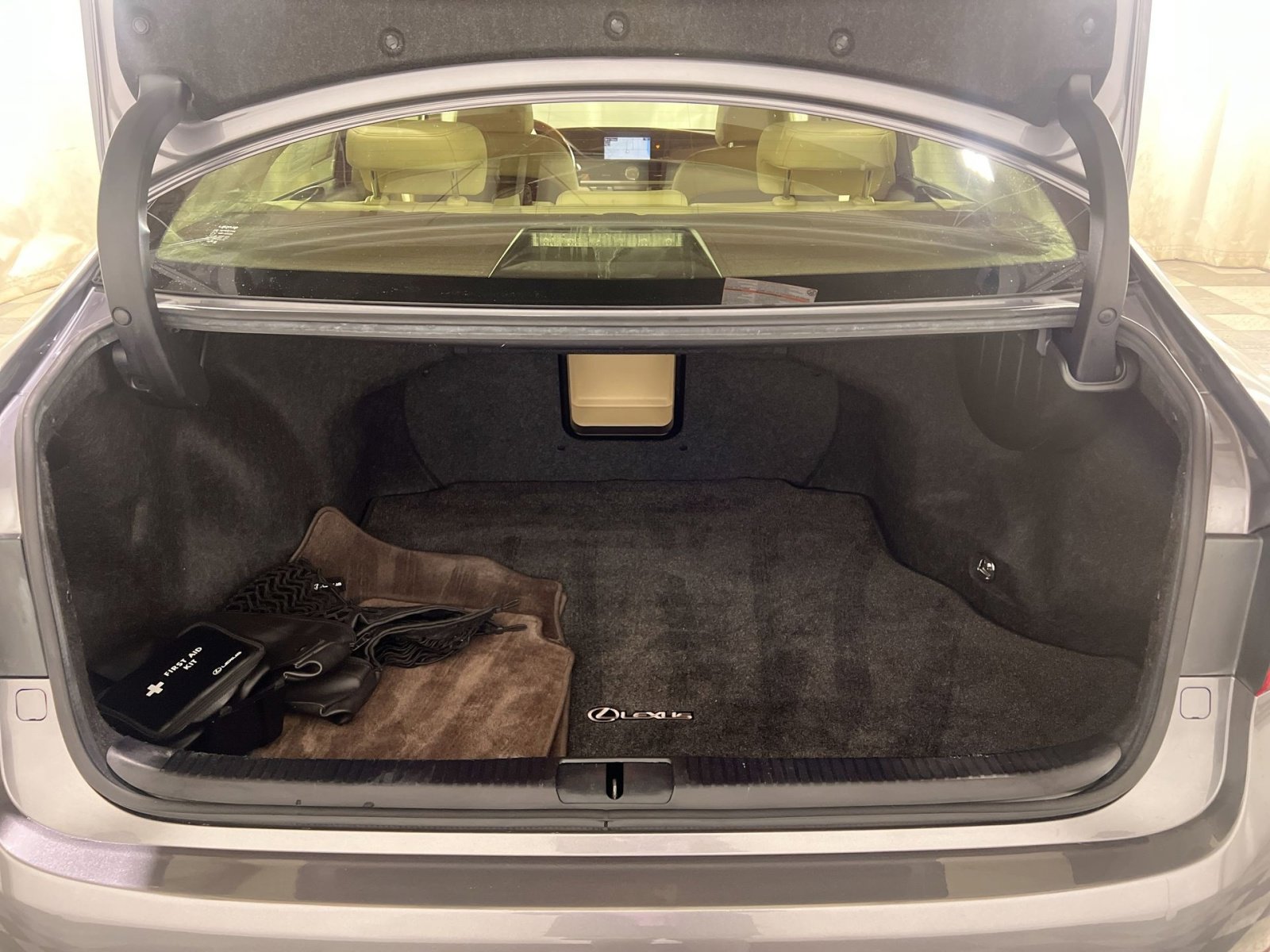 Used 2016 Lexus ES 350 w/ Luxury Package w/Wood Trim image 26