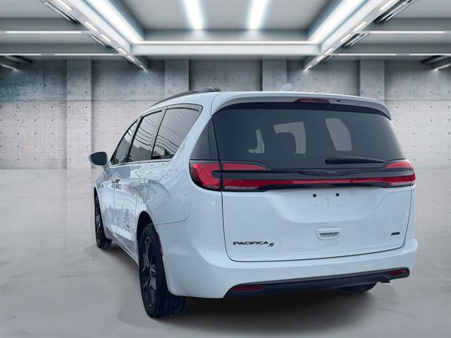 Used 2022 Chrysler Pacifica Touring-L w/ S Appearance Package image 4