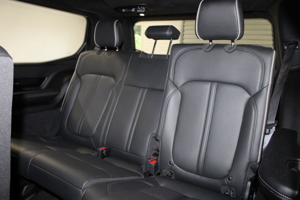 Used 2025 Jeep Grand Wagoneer Series II Obsidian w/ Quick Order Packagew 28T AWD/4WD image 22