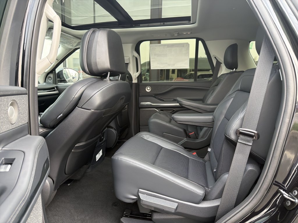 New 2027 Lincoln Navigator Reserve AWD/4WD image 6