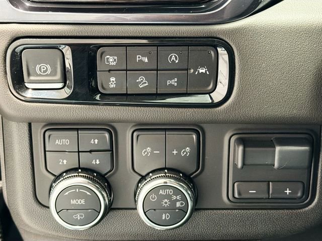 Used 2025 GMC Yukon XL AT4 w/ Premium Trailering Package image 10