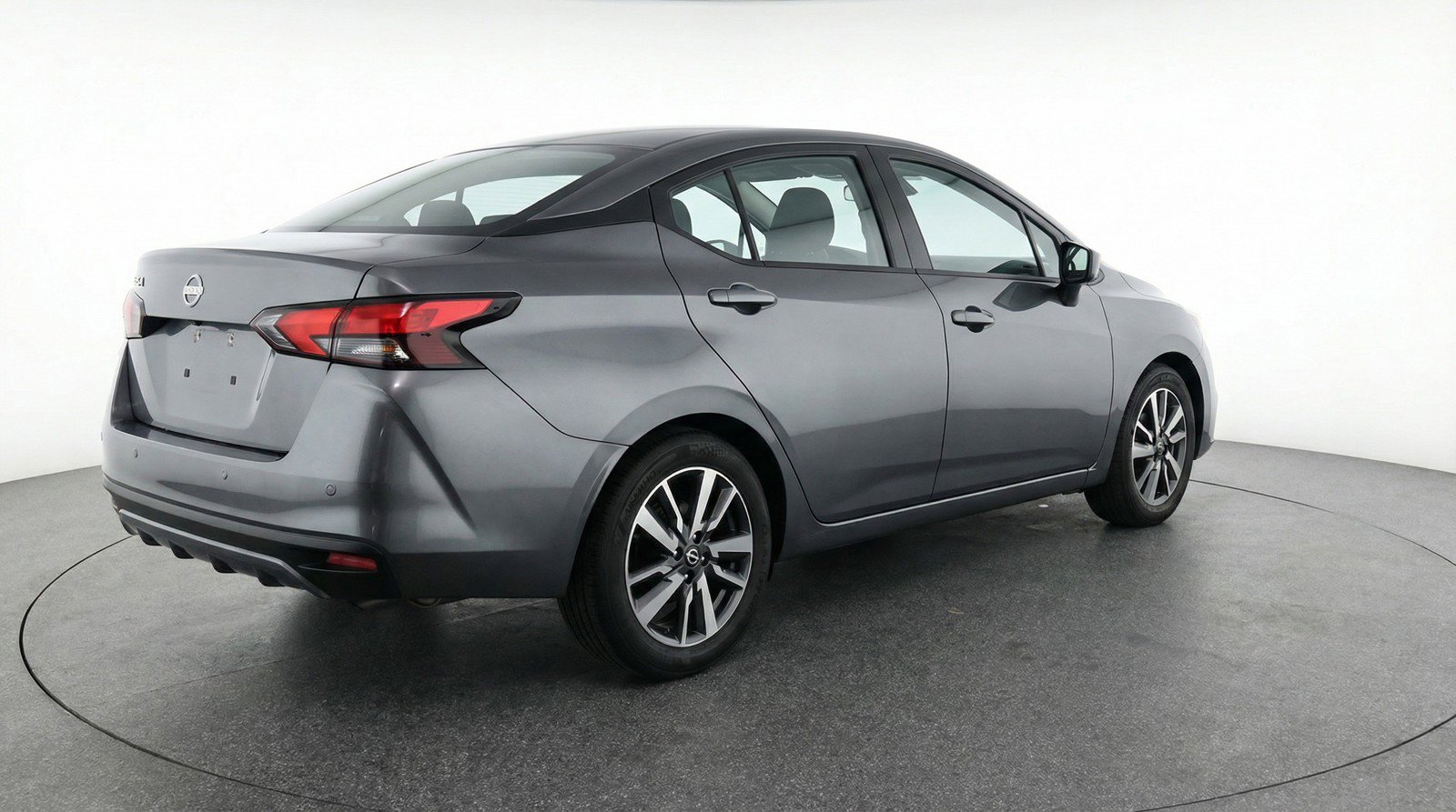 Used 2025 Nissan Versa SV image 9