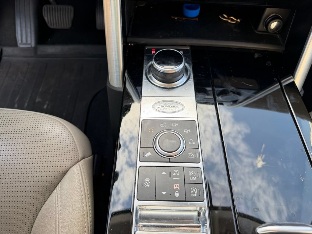 Used 2018 Land Rover Discovery HSE AWD/4WD image 30