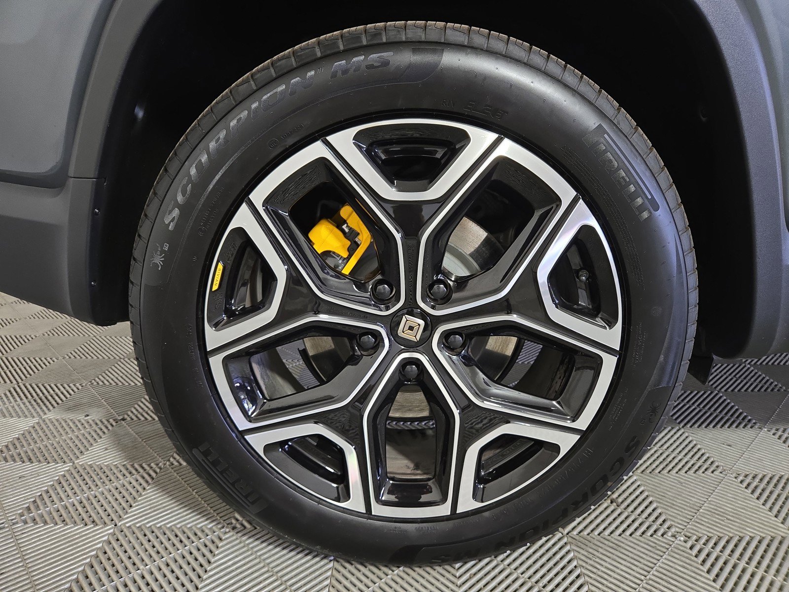 Used 2023 Rivian R1S Adventure AWD/4WD image 12