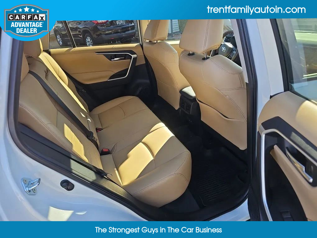 Used 2021 Toyota RAV4 XLE Premium image 19