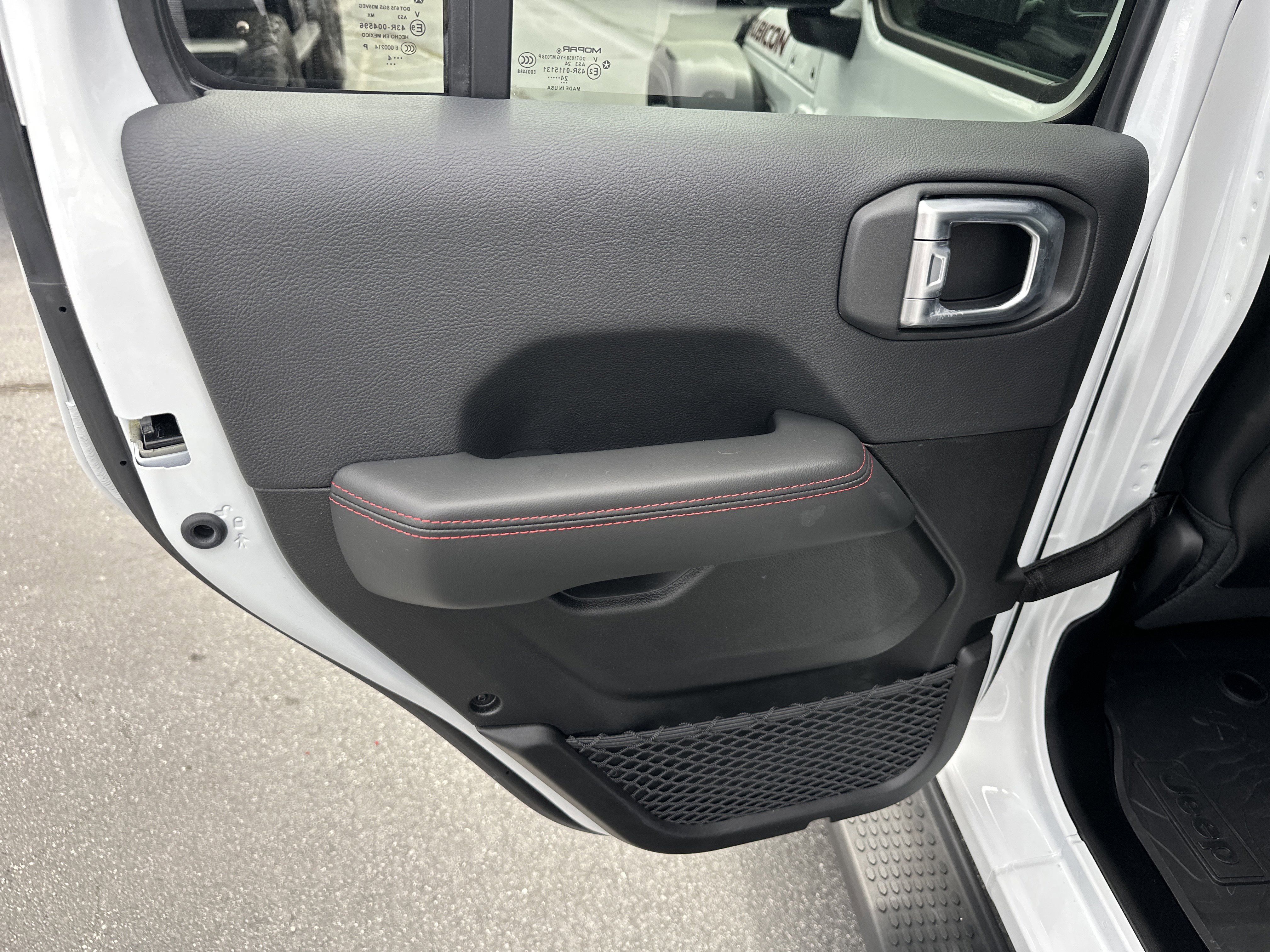 Used 2024 Jeep Wrangler Unlimited Rubicon w/ Technology Group image 25