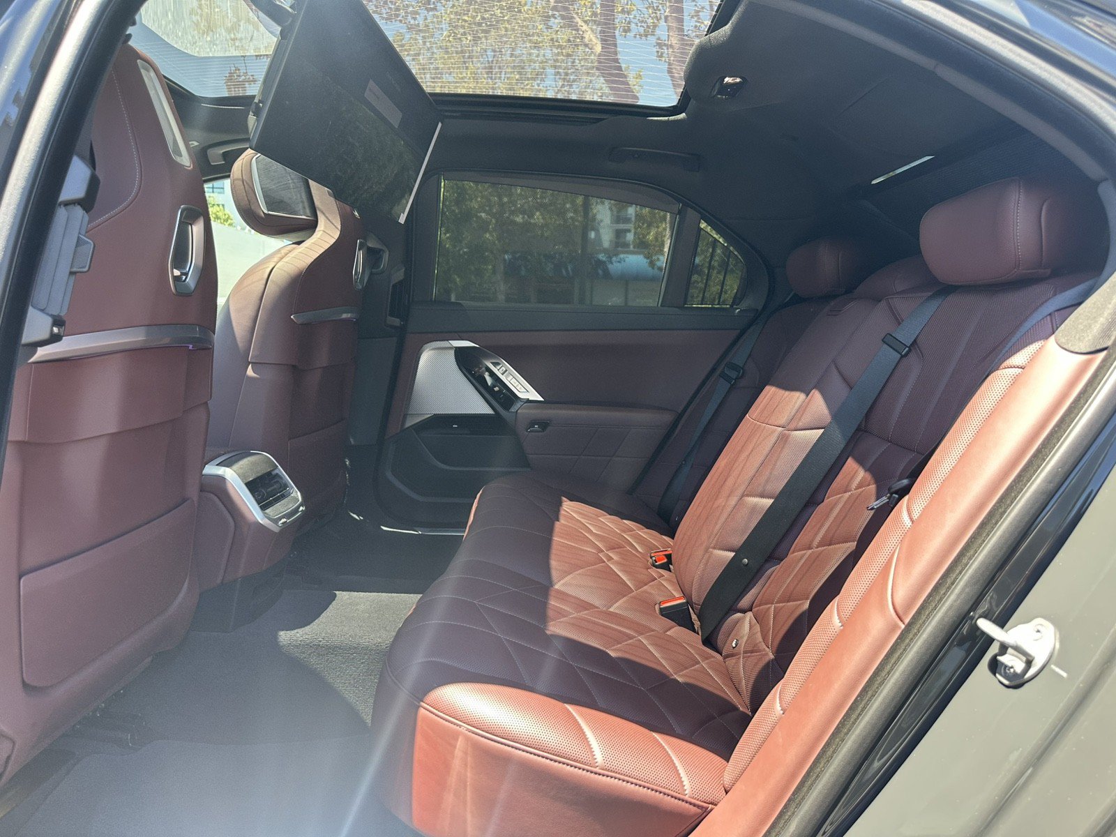 Used 2023 BMW 740i w/ Parking Assistance Package RWD image 24