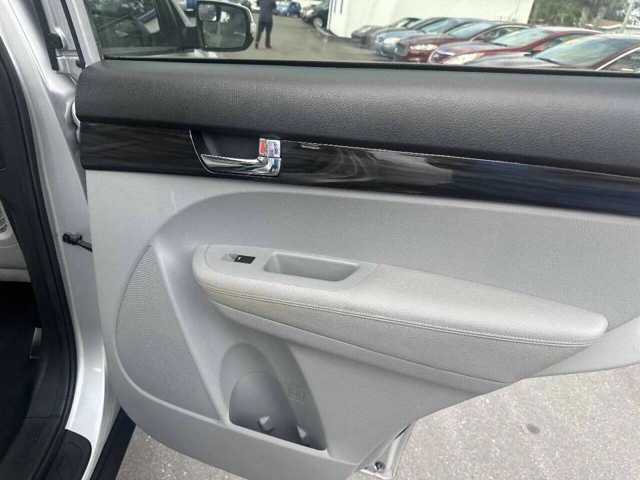 Used 2011 Kia Sorento LX 4dr SUV image 17