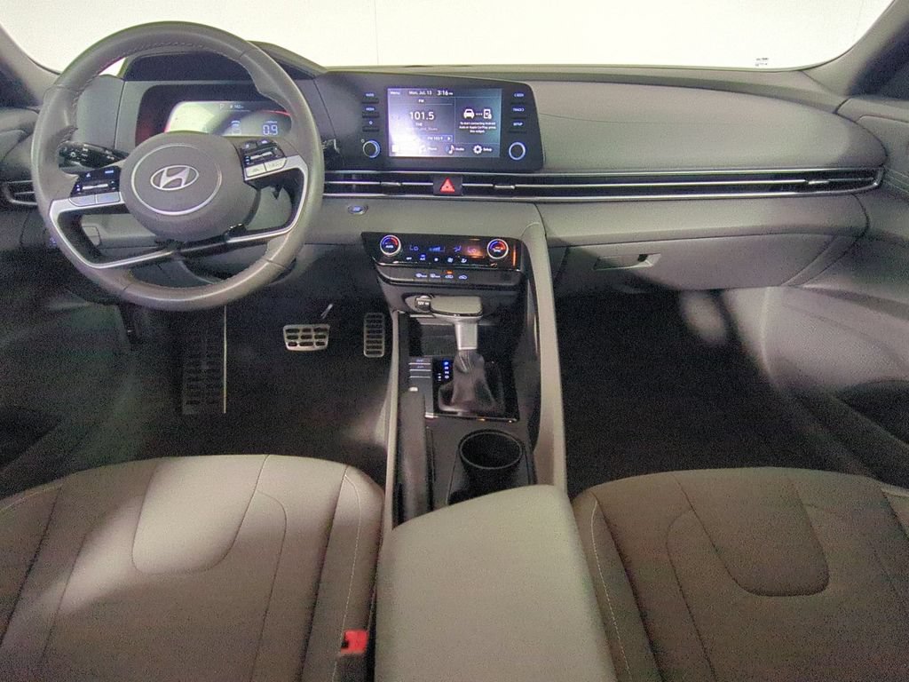 Used 2025 Hyundai Elantra Sport FWD image 16