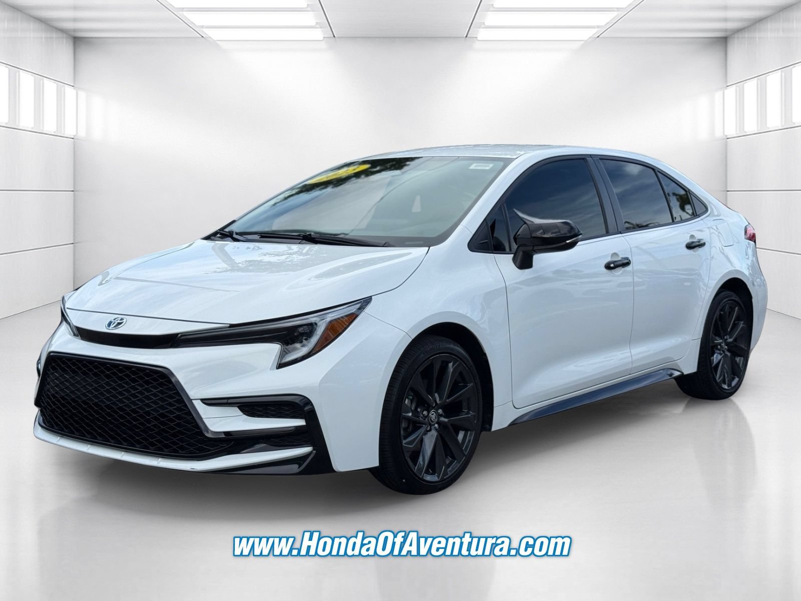 Used 2023 Toyota Corolla SE FWD image 3