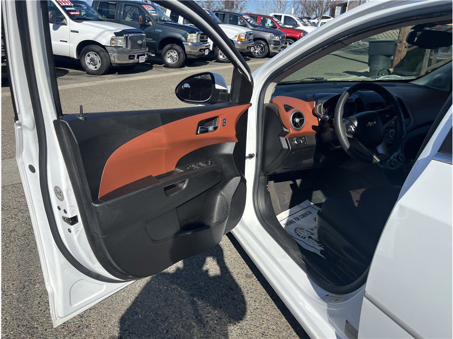 Used 2014 Chevrolet Sonic LT image 13