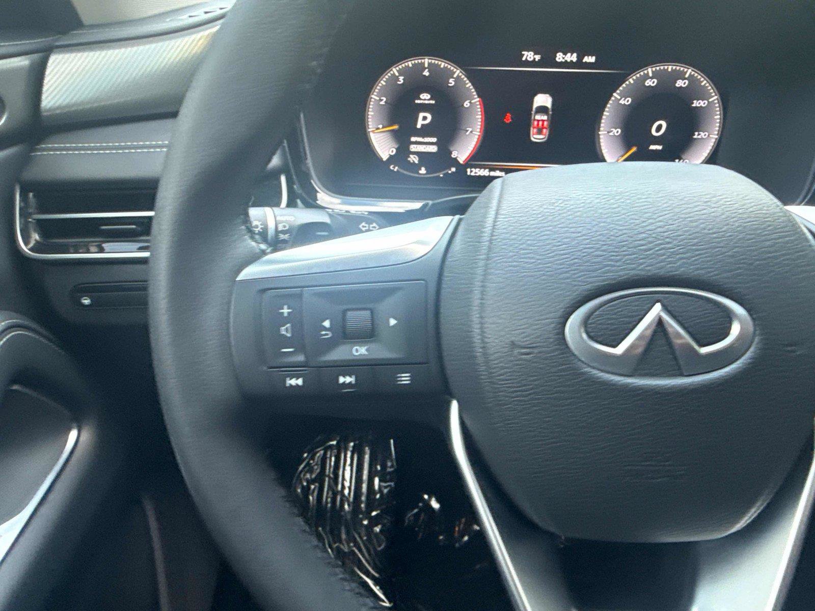 Used 2025 INFINITI QX60 Luxe FWD image 18
