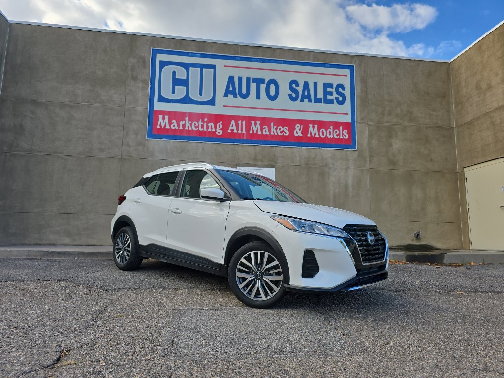 Used 2024 Nissan Kicks SV image 1