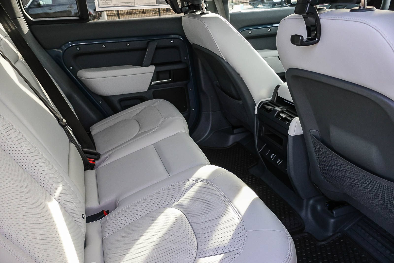 New 2026 Land Rover Defender 110 X-Dynamic SE AWD/4WD image 20