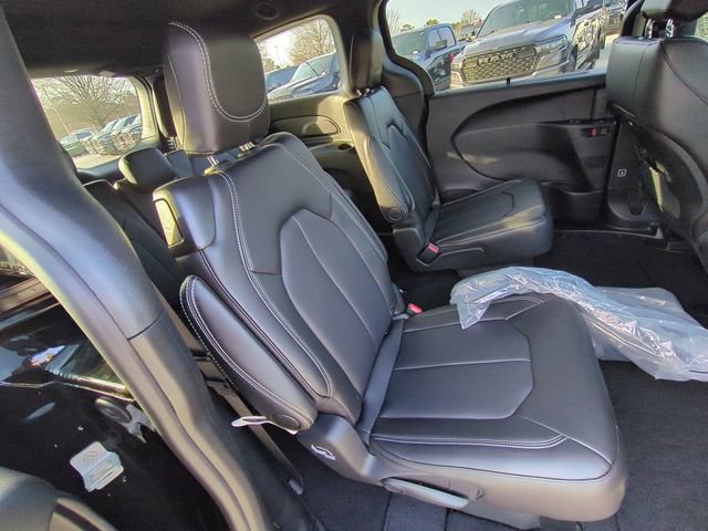 New 2026 Chrysler Pacifica Select FWD image 32