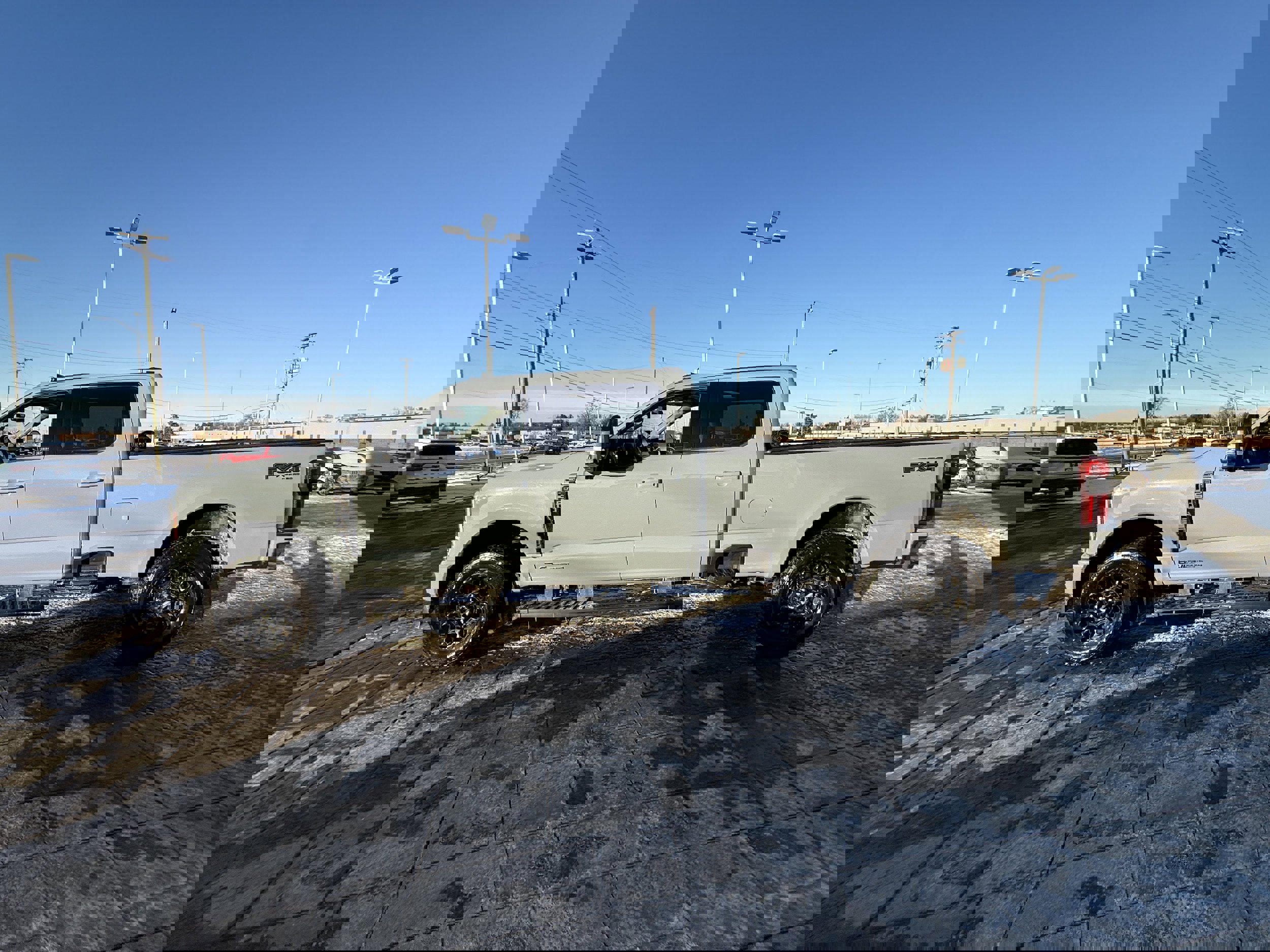 Used 2025 Ford F250 Lariat w/ Black Appearance Package image 4