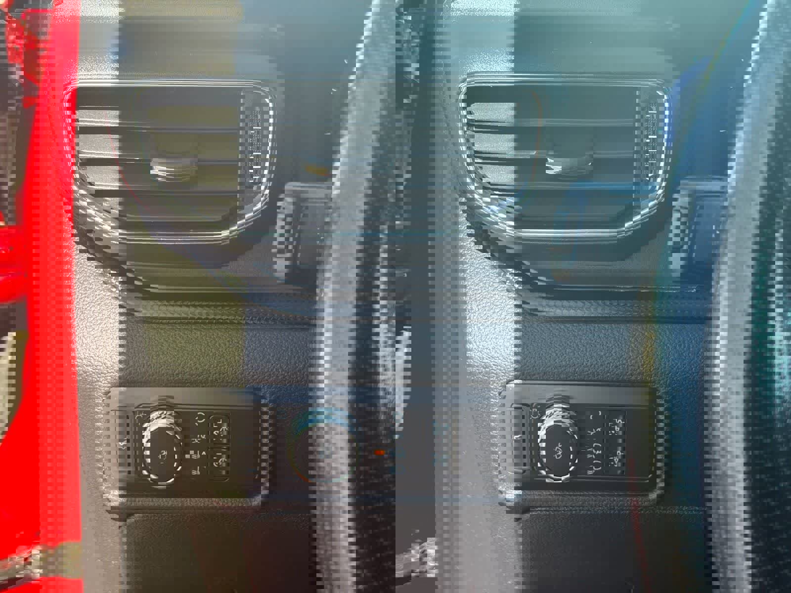 Used 2020 Ford Explorer ST w/ ST Street Pack image 17