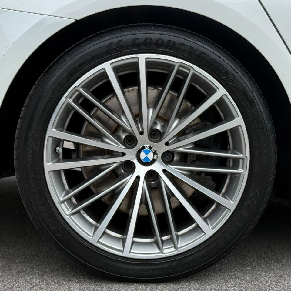 Used 2017 BMW 540i xDrive w/ Sport Package AWD/4WD image 32