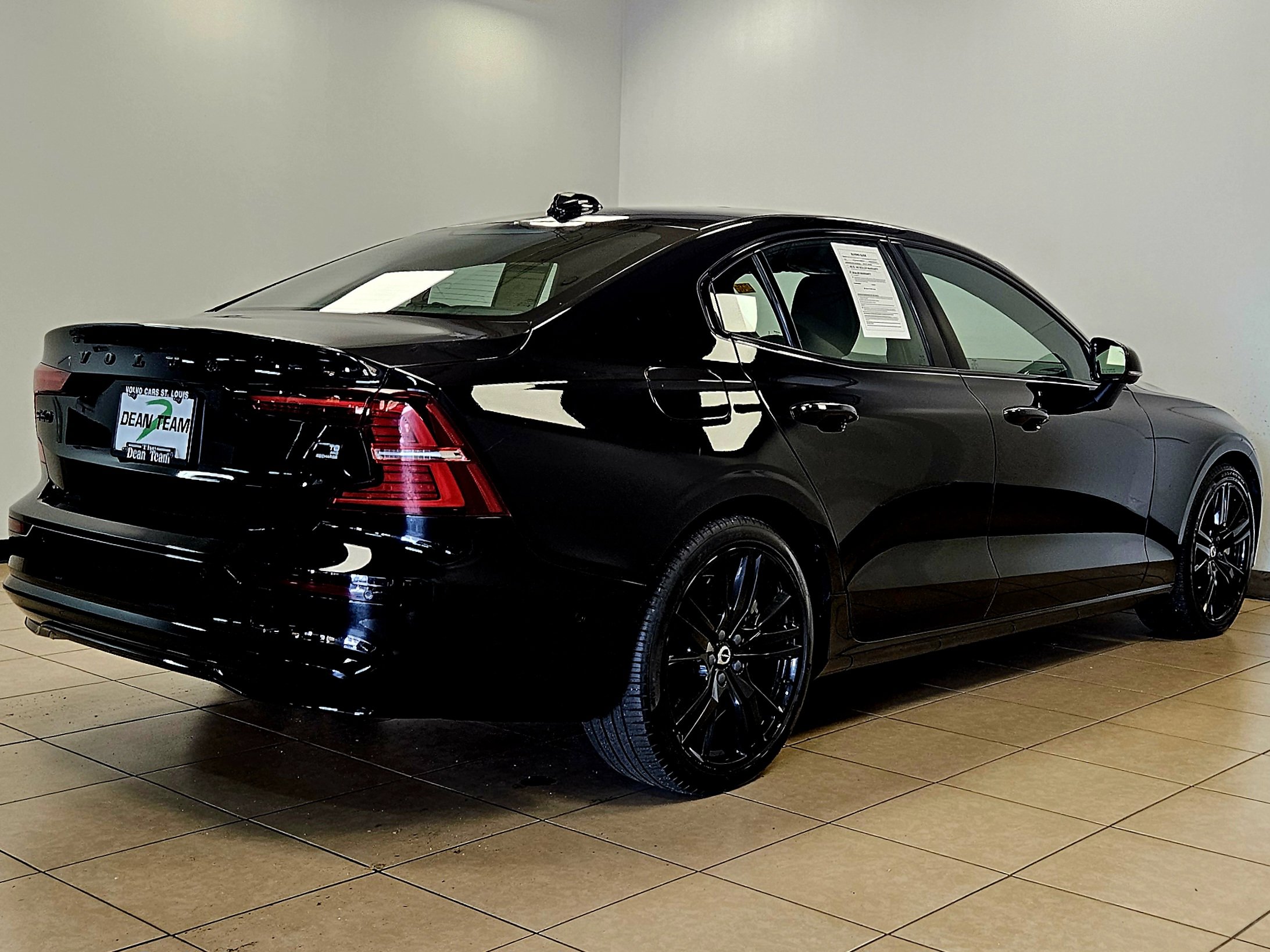 Used 2024 Volvo S60 T8 Plus w/ Climate Package image 4