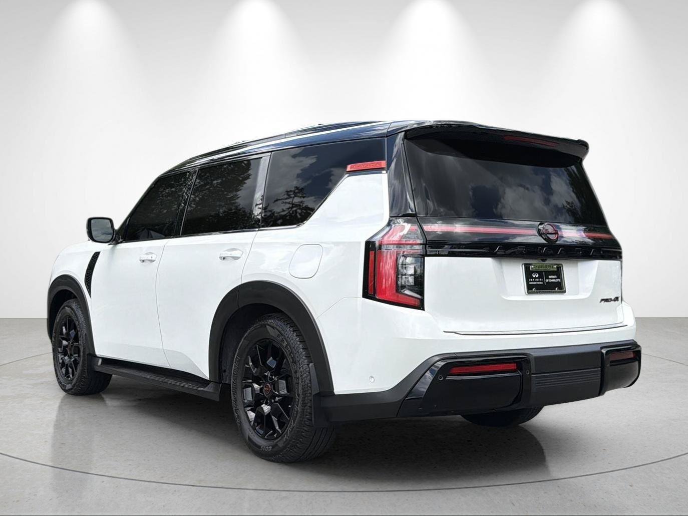 Used 2025 Nissan Armada PRO-4X AWD/4WD image 3