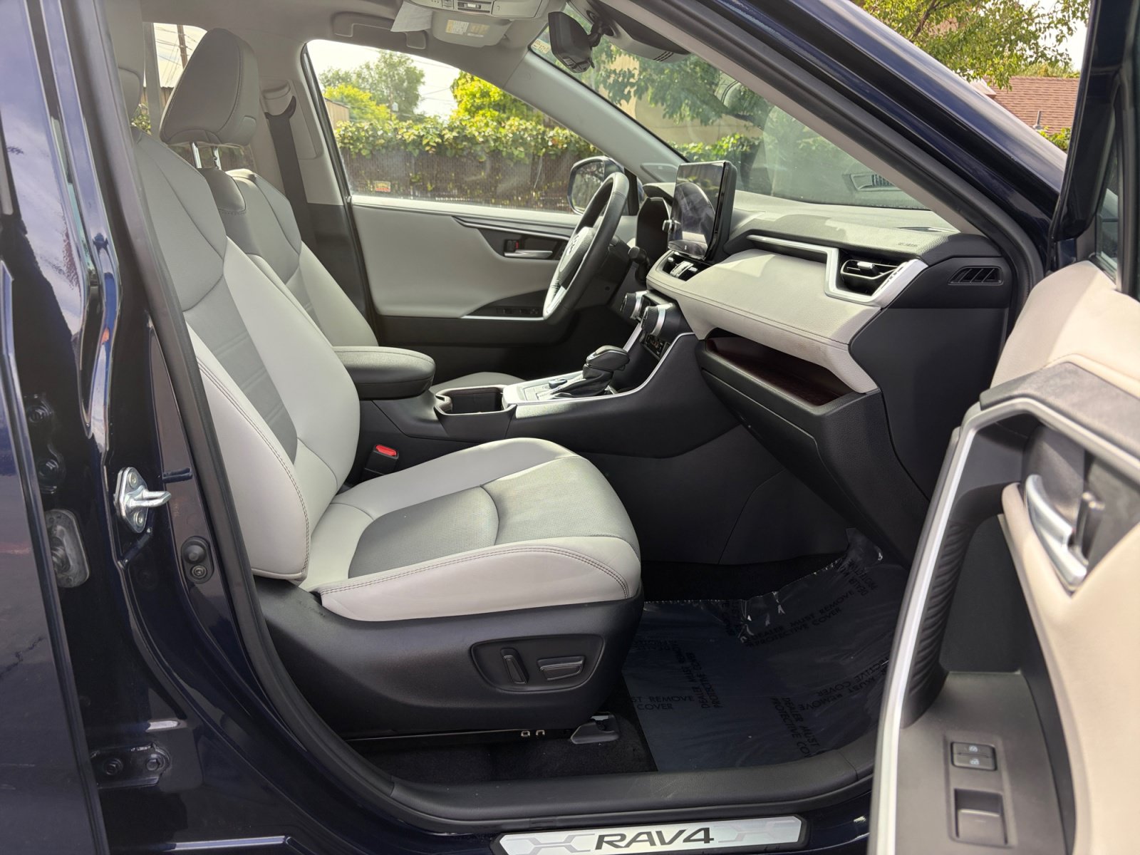 Used 2023 Toyota RAV4 Limited AWD/4WD image 30