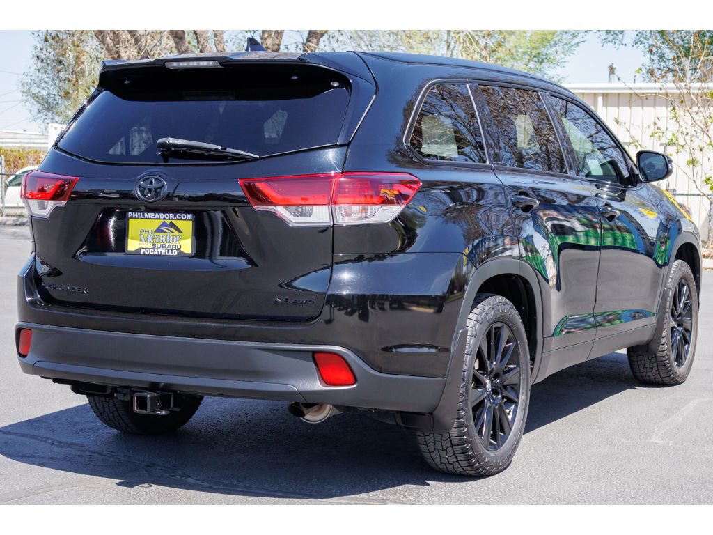 Used 2019 Toyota Highlander SE w/ Nightshade Edition AWD/4WD image 3