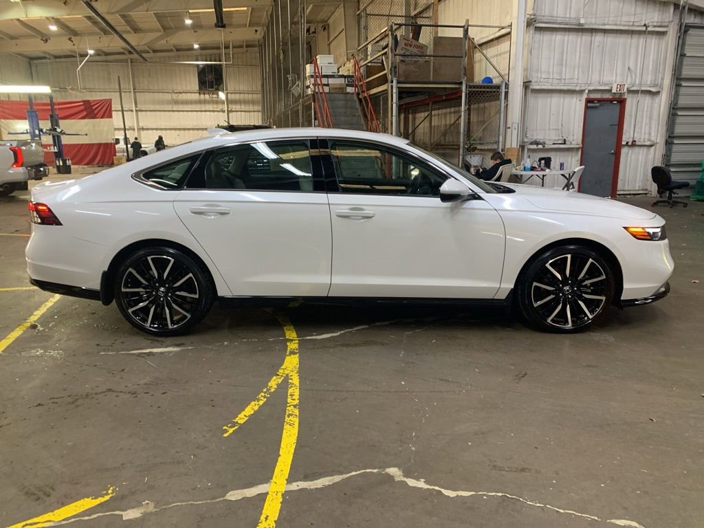 Used 2025 Honda Accord Touring image 9