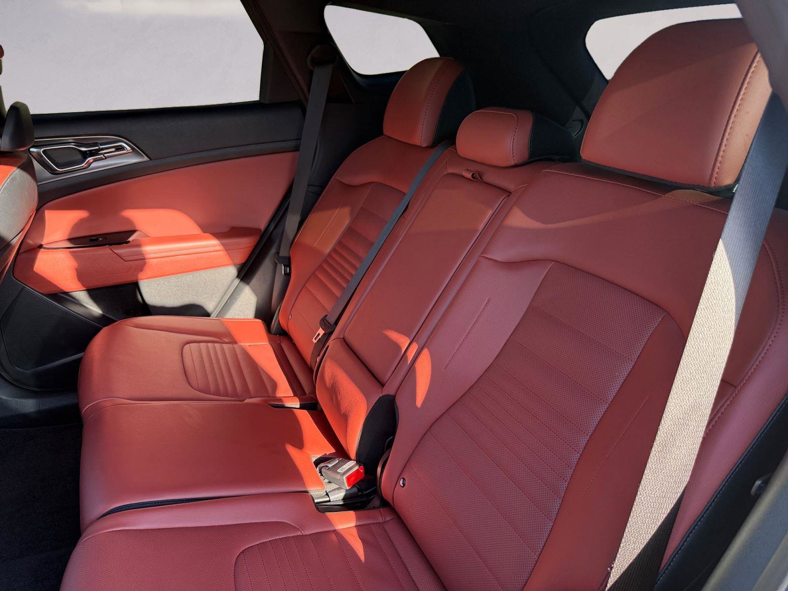 Used 2025 Kia Sportage SX image 13