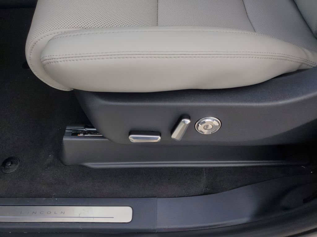 New 2025 Lincoln Navigator L Reserve image 24