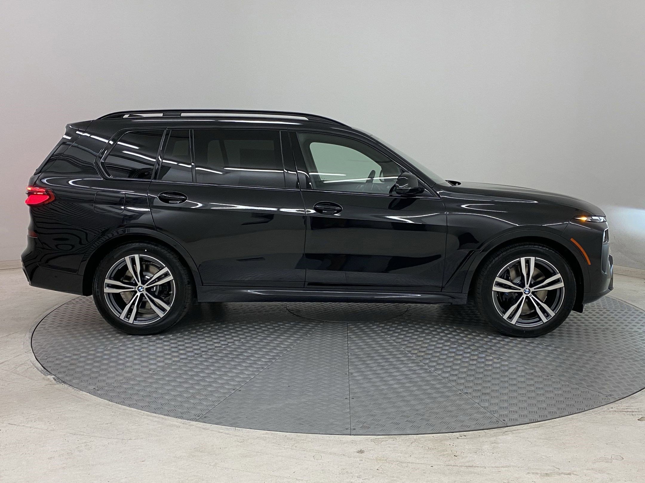 Used 2026 BMW X7 xDrive40i w/ M Sport Package image 7