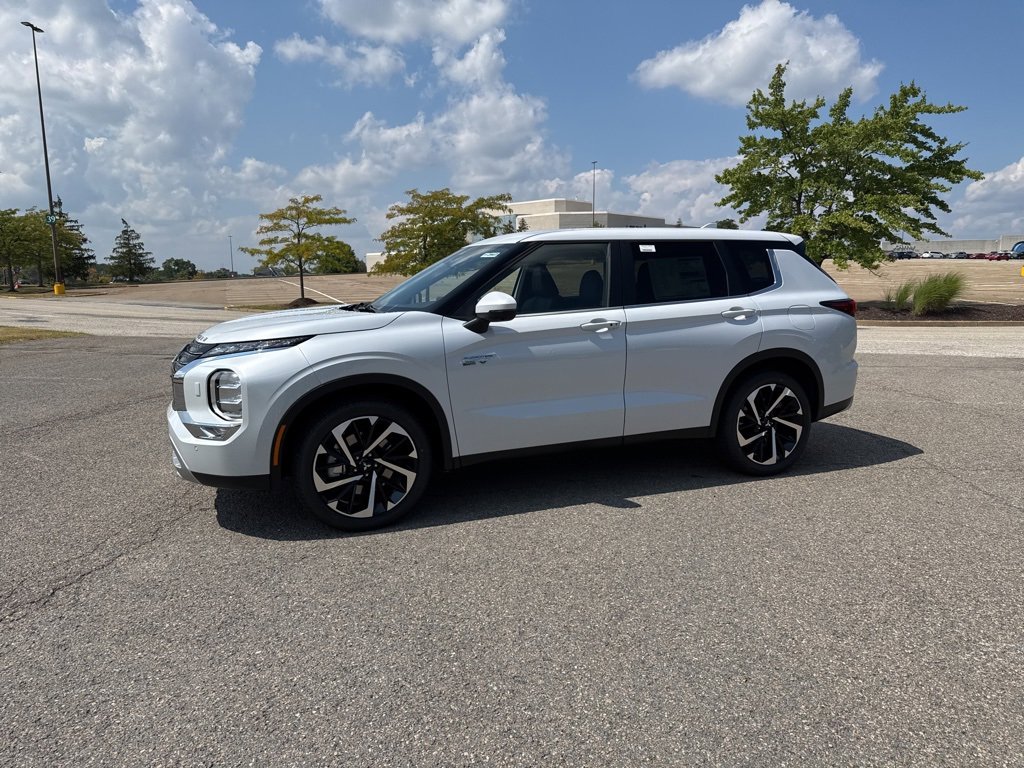 New 2025 Mitsubishi Outlander SE image 14