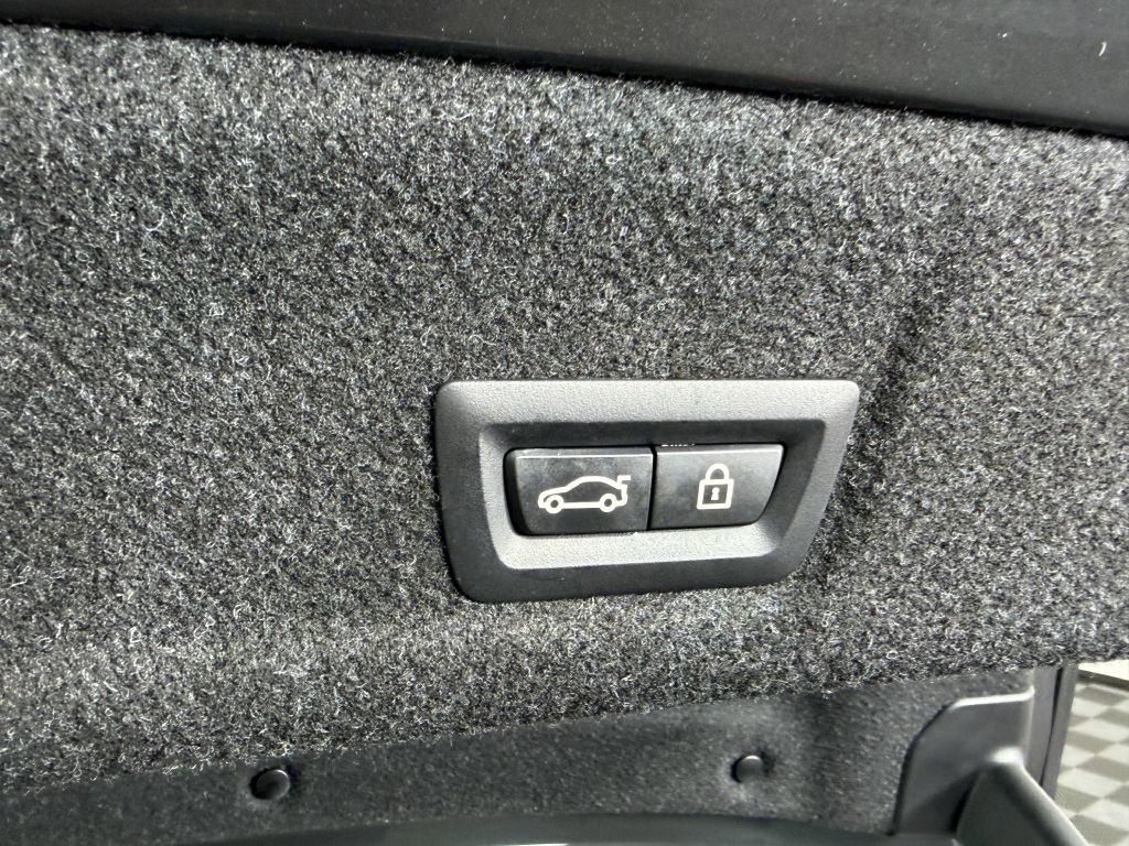 Used 2021 BMW 330i xDrive Sedan w/ Premium Package image 15