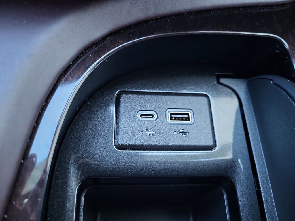 Certified 2024 Cadillac Escalade Premium Luxury Platinum image 21