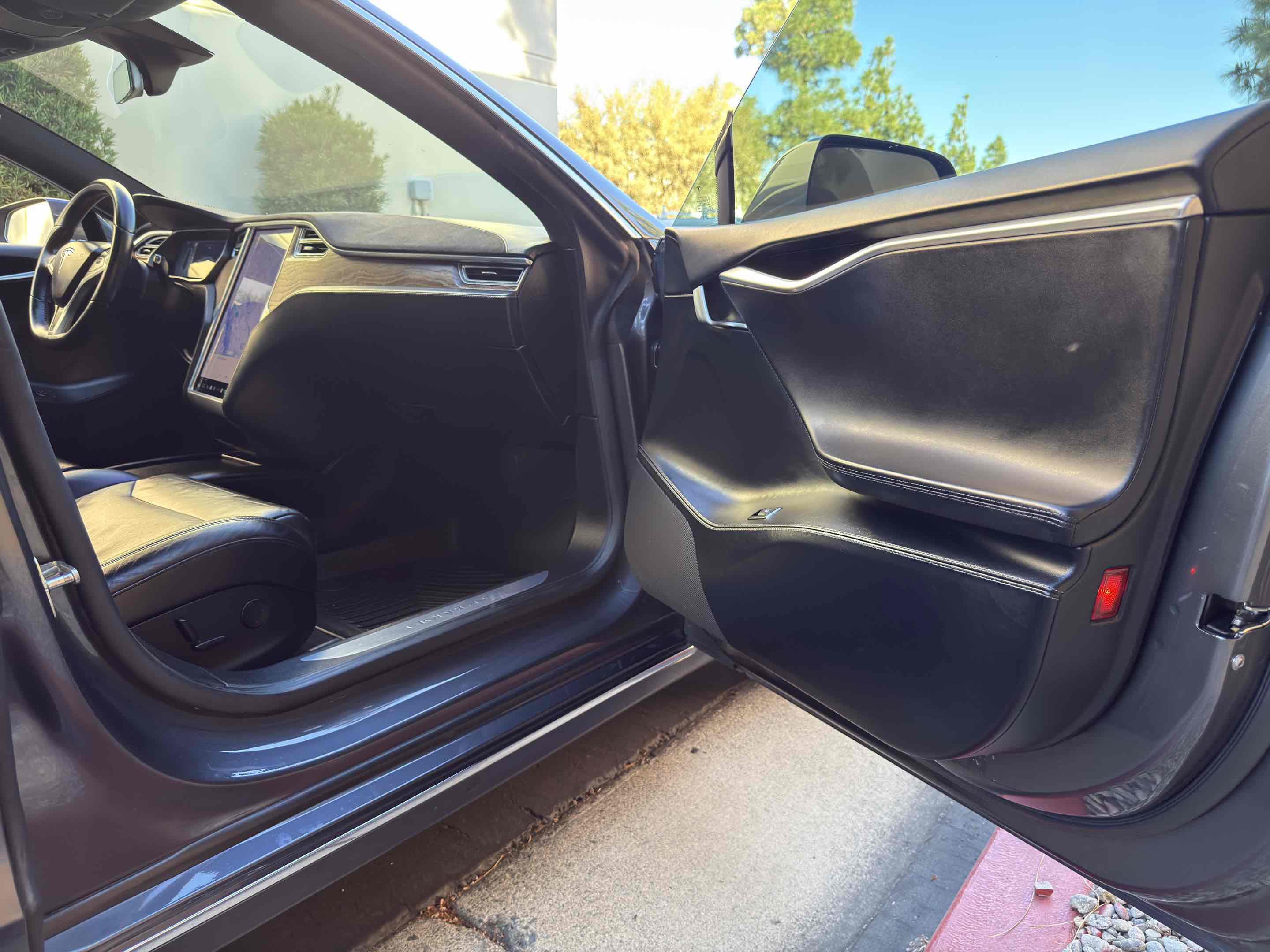 Used 2017 Tesla Model S 75 RWD image 49