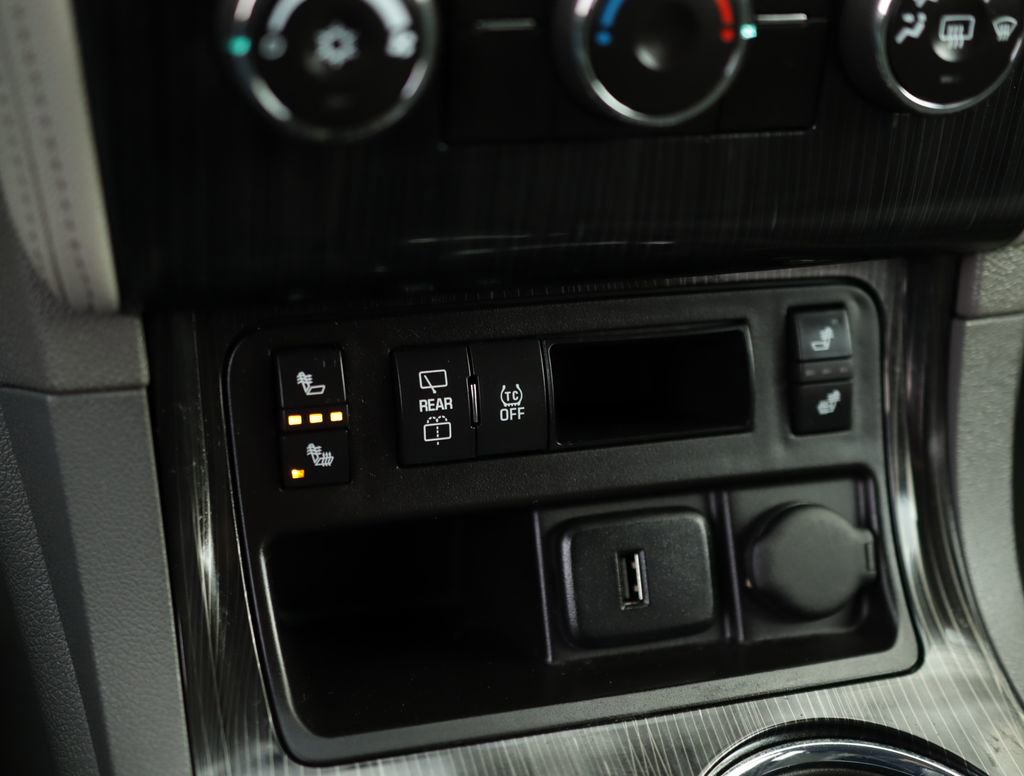 Used 2017 Chevrolet Traverse LT image 16