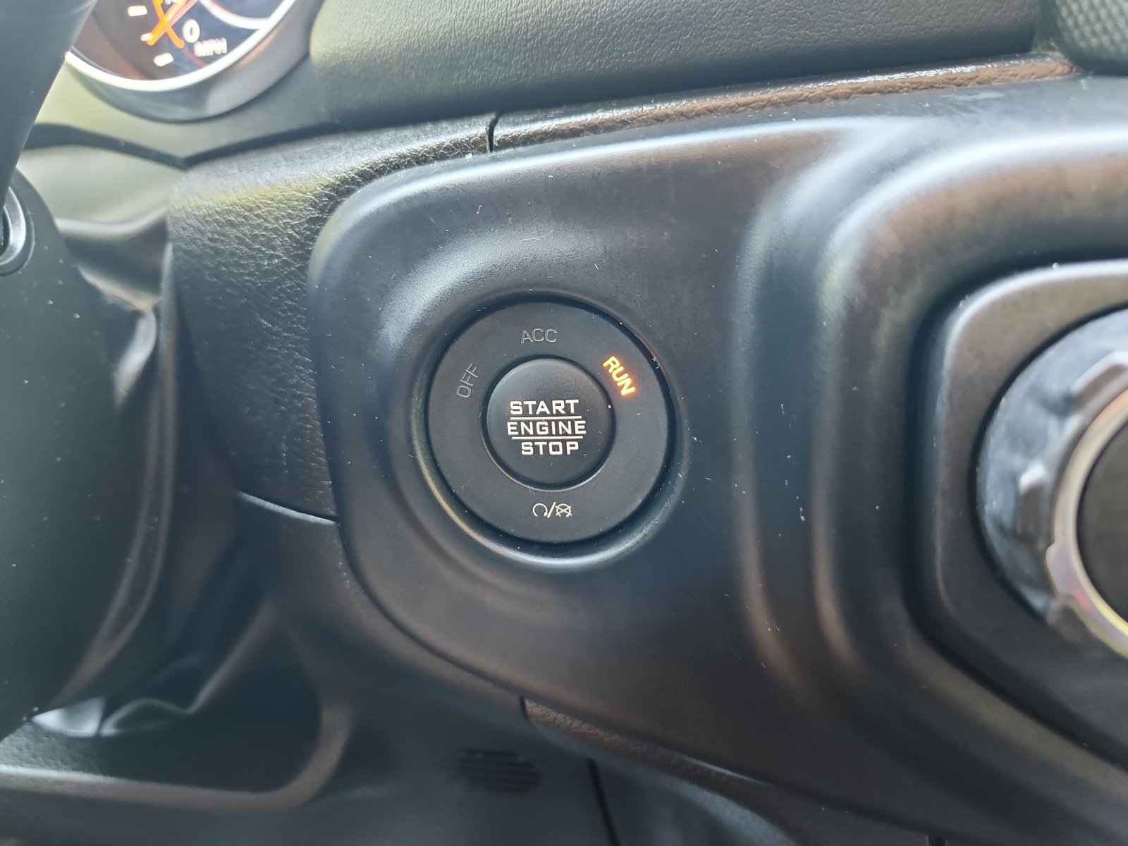 Used 2022 Jeep Wrangler Unlimited Sahara w/ Cold Weather Group AWD/4WD image 19