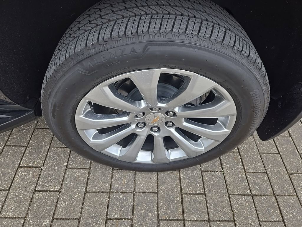 Used 2025 Chevrolet Suburban Premier image 9