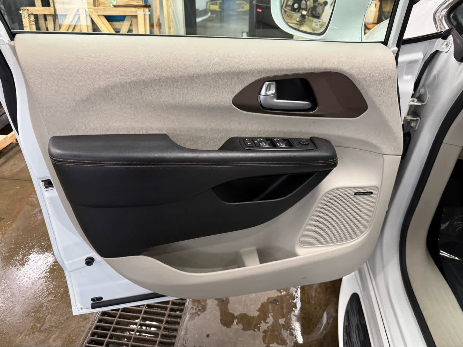 Used 2019 Chrysler Pacifica Touring-L Plus w/ Advanced Safetytec Group image 19