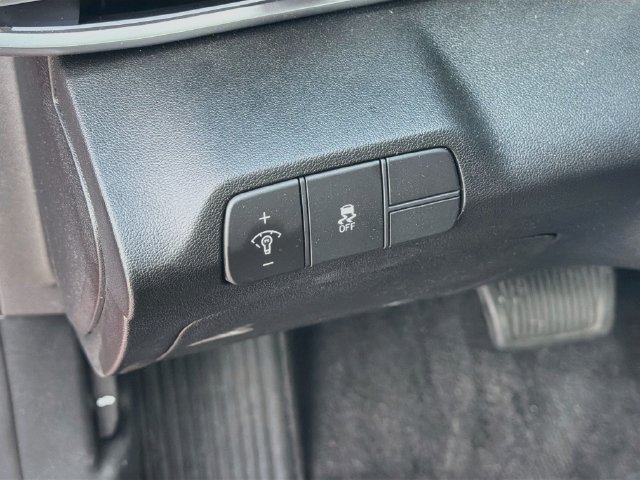 Certified 2025 Hyundai Elantra SEL FWD image 11