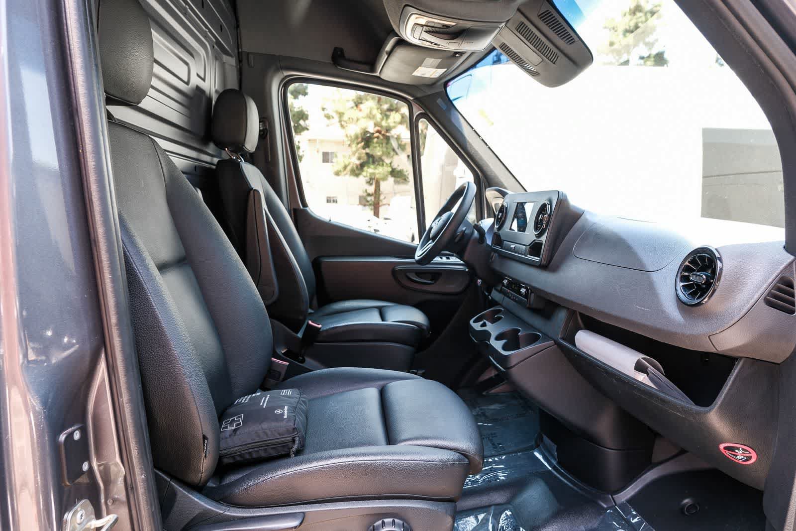 Used 2023 Mercedes-Benz Sprinter 4500 image 13